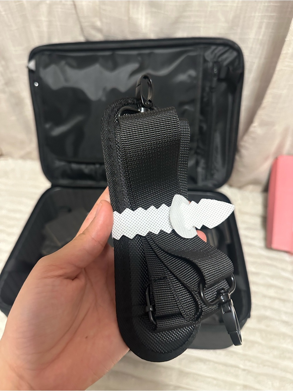 Relabel Makeup Case Travel Bag - Picture 10 of 12